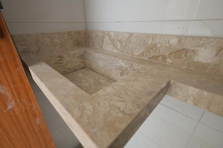 Casa de condomínio à venda com 117m², 3 quartos e 2 vagasBanheiro de Serviço