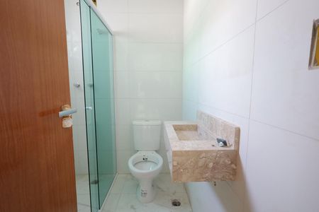 Casa de condomínio à venda com 117m², 3 quartos e 2 vagasBanheiro 2