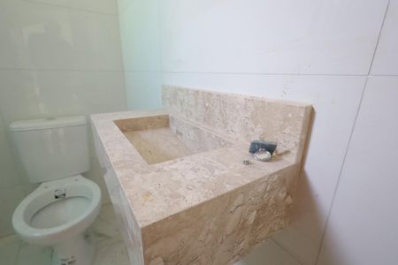 Casa de condomínio à venda com 117m², 3 quartos e 2 vagasBanheiro 2