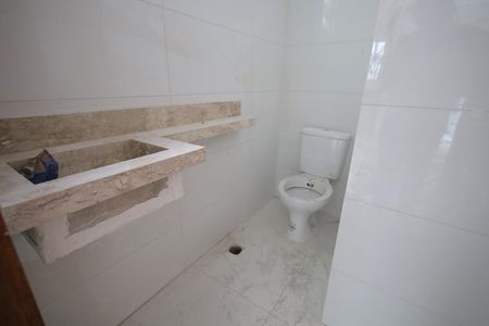 Casa de condomínio à venda com 117m², 2 quartos e 2 vagasBanheiro Social