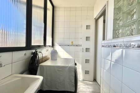 Apartamento à venda com 82m², 3 quartos e 2 vagas Apartamento à venda com 82m², 3 quartos e 2 vagasÁrea de Serviço