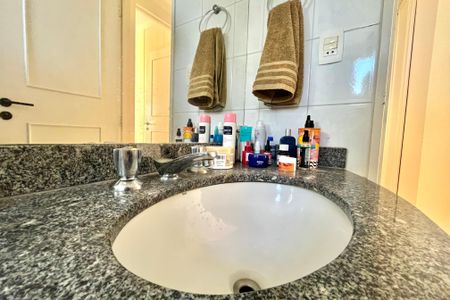 Apartamento à venda com 82m², 3 quartos e 2 vagas Apartamento à venda com 82m², 3 quartos e 2 vagasBanheiro Social