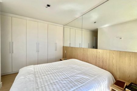 Apartamento à venda com 82m², 3 quartos e 2 vagas Apartamento à venda com 82m², 3 quartos e 2 vagasSuíte