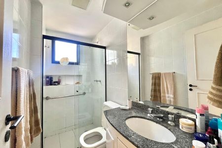 Apartamento à venda com 82m², 3 quartos e 2 vagas Apartamento à venda com 82m², 3 quartos e 2 vagasBanheiro Social