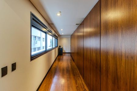 Apartamento à venda com 374m², 3 quartos e 4 vagasCorredor