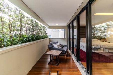 Apartamento à venda com 374m², 3 quartos e 4 vagasVaranda da Suíte 1