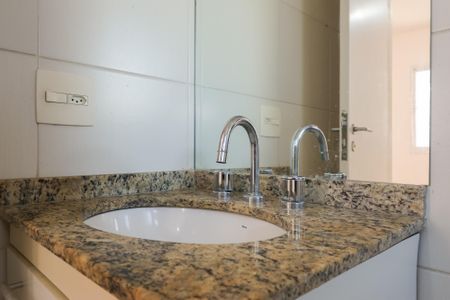 Apartamento à venda com 70m², 3 quartos e 1 vaga Apartamento à venda com 70m², 3 quartos e 1 vagaBanheiro da Suíte