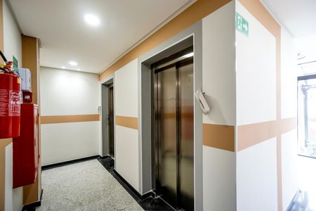 Apartamento para alugar com 45m², 2 quartos e sem vaga Apartamento para alugar com 45m², 2 quartos e sem vagaHall dos elevadores