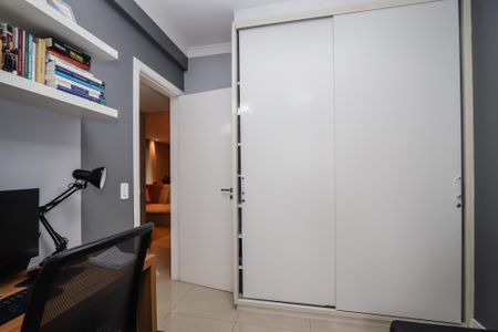 Apartamento à venda com 95m², 2 quartos e 2 vagasQuarto 