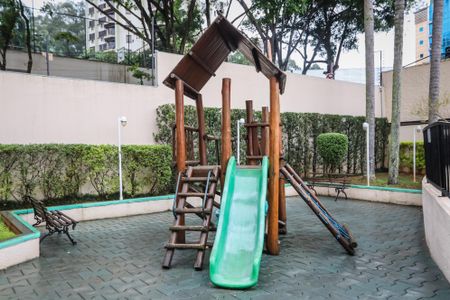 Apartamento à venda com 95m², 2 quartos e 2 vagasÁrea comum - Playground