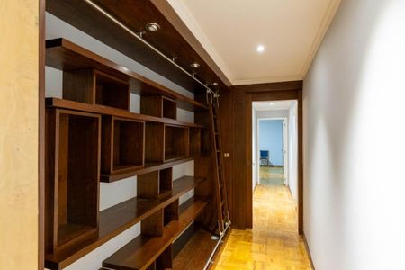 Apartamento à venda com 242m², 3 quartos e 1 vagaCorredor