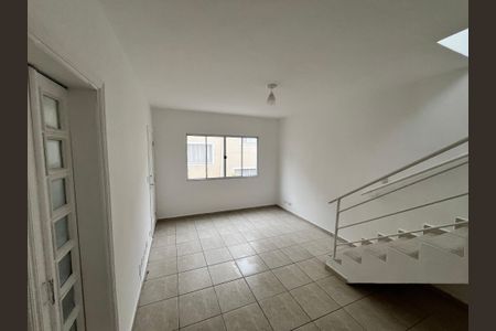 Sala de casa de condomínio para alugar com 2 quartos, 90m² em Cs12, São Paulo