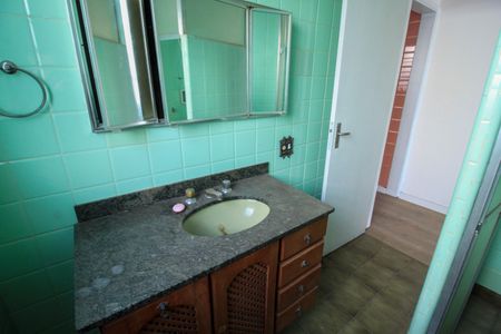 Casa à venda com 600m², 4 quartos e 1 vagaBanheiro 3