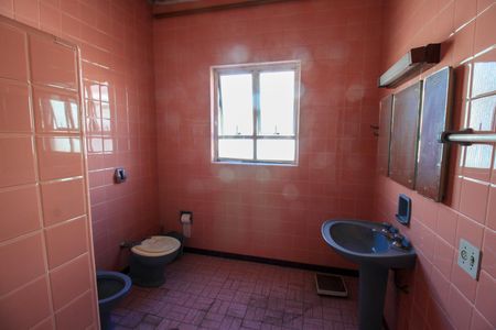 Casa à venda com 600m², 4 quartos e 1 vagaBanheiro 2