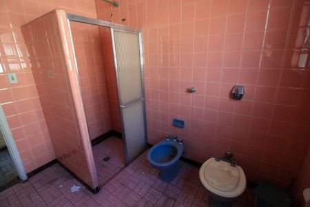 Casa à venda com 600m², 4 quartos e 1 vagaBanheiro 2