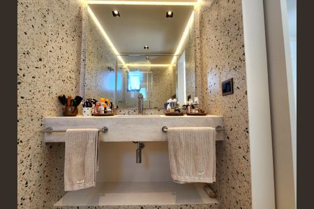 Apartamento à venda com 83m², 2 quartos e 1 vagaBanheiro da Suíte