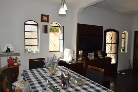 Casa à venda com 160m², 3 quartos e 3 vagasSala