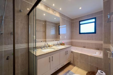 Apartamento para alugar com 132m², 3 quartos e 3 vagasBanheiro da Suíte 1