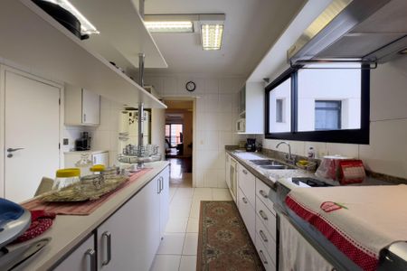 Apartamento para alugar com 132m², 3 quartos e 3 vagasCozinha