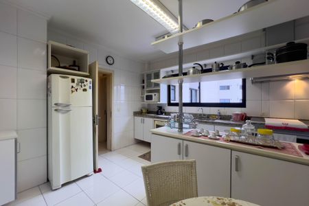 Apartamento para alugar com 132m², 3 quartos e 3 vagasCozinha