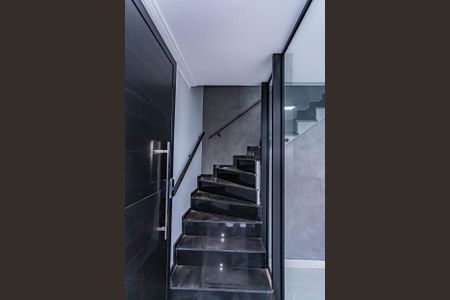 Casa à venda com 299m², 3 quartos e 2 vagasEscada