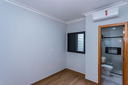 Casa à venda com 300m², 3 quartos e 2 vagasSuíte 2