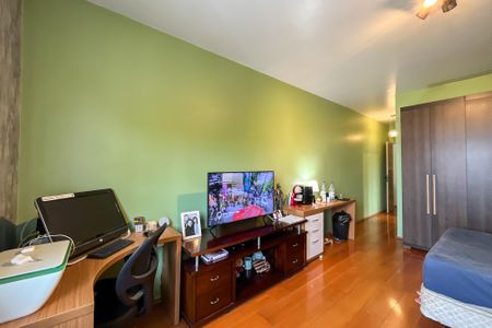 Casa à venda com 250m², 4 quartos e 5 vagas Casa à venda com 250m², 4 quartos e 5 vagasSuíte