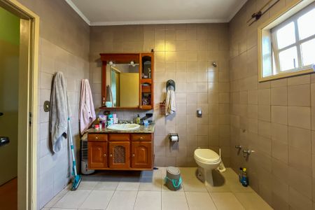 Casa à venda com 250m², 4 quartos e 5 vagas Casa à venda com 250m², 4 quartos e 5 vagasBanheiro da Suíte