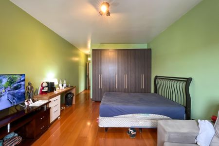 Casa à venda com 250m², 4 quartos e 5 vagas Casa à venda com 250m², 4 quartos e 5 vagasSuíte