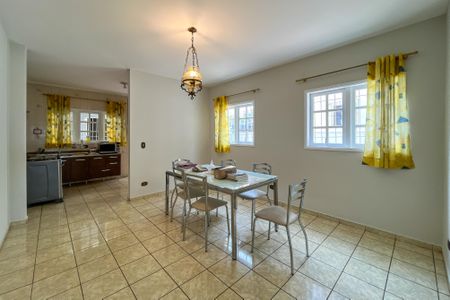 Casa à venda com 250m², 4 quartos e 5 vagas Casa à venda com 250m², 4 quartos e 5 vagasSala de Jantar
