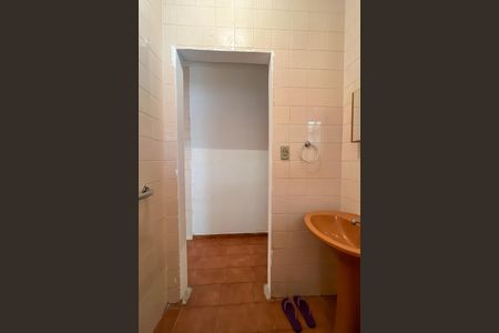 Casa à venda com 250m², 4 quartos e 5 vagas Casa à venda com 250m², 4 quartos e 5 vagasBanheiro de serviço