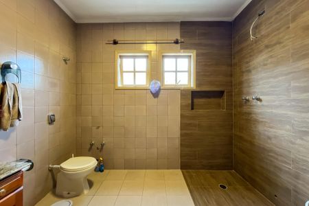 Casa à venda com 250m², 4 quartos e 5 vagas Casa à venda com 250m², 4 quartos e 5 vagasBanheiro da Suíte