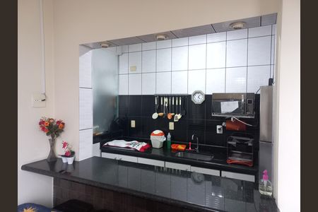 Cozinha de apartamento para alugar com 1 quarto, 48m² em Itararé, São Vicente