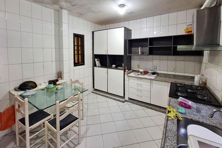 Casa à venda com 180m², 4 quartos e 2 vagas Casa à venda com 180m², 4 quartos e 2 vagasCozinha