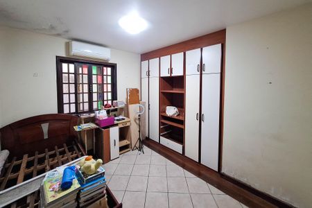Casa à venda com 180m², 4 quartos e 2 vagas Casa à venda com 180m², 4 quartos e 2 vagasQuarto 1