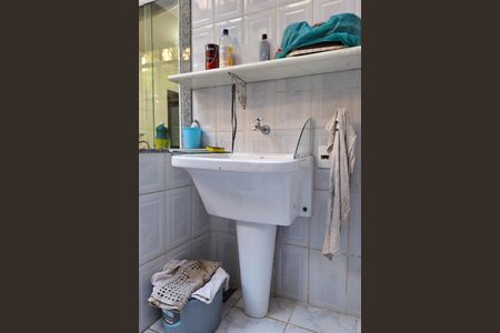 Casa à venda com 180m², 4 quartos e 2 vagas Casa à venda com 180m², 4 quartos e 2 vagasÁrea de Serviço