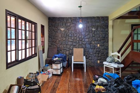 Casa à venda com 180m², 4 quartos e 2 vagas Casa à venda com 180m², 4 quartos e 2 vagasSala