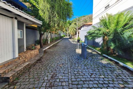 Casa à venda com 180m², 4 quartos e 2 vagas Casa à venda com 180m², 4 quartos e 2 vagasÁrea comum