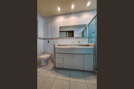 Casa à venda com 180m², 4 quartos e 2 vagas Casa à venda com 180m², 4 quartos e 2 vagasBanheiro da Suíte 1