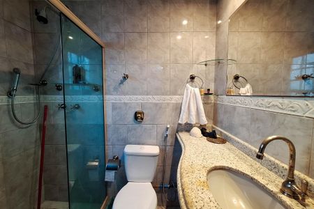 Casa à venda com 180m², 4 quartos e 2 vagas Casa à venda com 180m², 4 quartos e 2 vagasBanheiro da Suíte 2