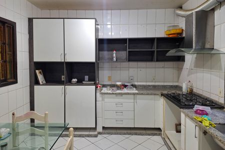 Casa à venda com 180m², 4 quartos e 2 vagas Casa à venda com 180m², 4 quartos e 2 vagasCozinha
