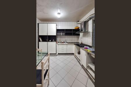 Casa à venda com 180m², 4 quartos e 2 vagas Casa à venda com 180m², 4 quartos e 2 vagasCozinha