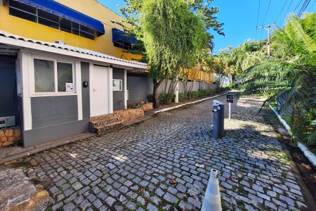 Casa à venda com 180m², 4 quartos e 2 vagas Casa à venda com 180m², 4 quartos e 2 vagasÁrea comum