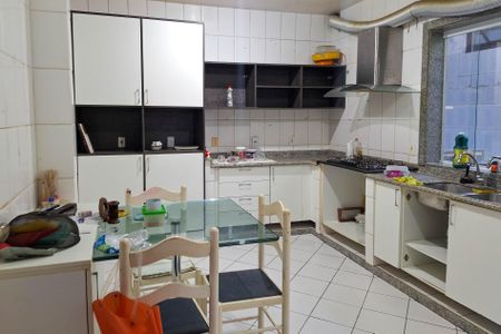 Casa à venda com 180m², 4 quartos e 2 vagas Casa à venda com 180m², 4 quartos e 2 vagasCozinha