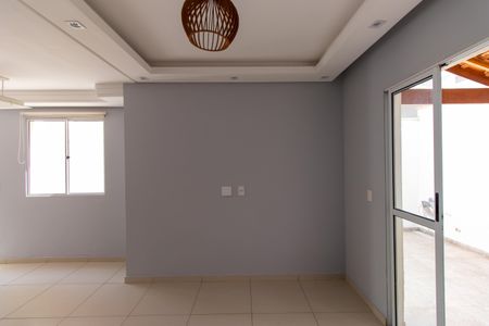 Casa de condomínio para alugar com 210m², 2 quartos e 2 vagasSala