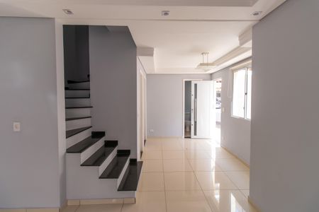 Sala de casa de condomínio para alugar com 2 quartos, 210m² em Jardim Petropolis, Cotia