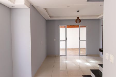 Casa de condomínio para alugar com 210m², 2 quartos e 2 vagasSala