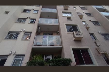 Apartamento para alugar com 50m², 2 quartos e 1 vagaFachada com Placa