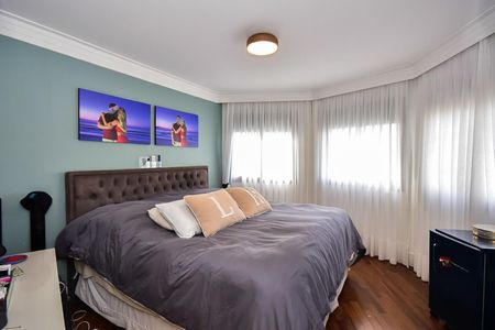 Apartamento à venda com 229m², 4 quartos e 4 vagasSuíte 4