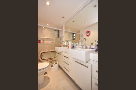 Apartamento à venda com 229m², 4 quartos e 4 vagasBanheiro Social